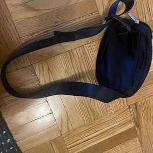 Lululemon everywhere bag 1 liter navy